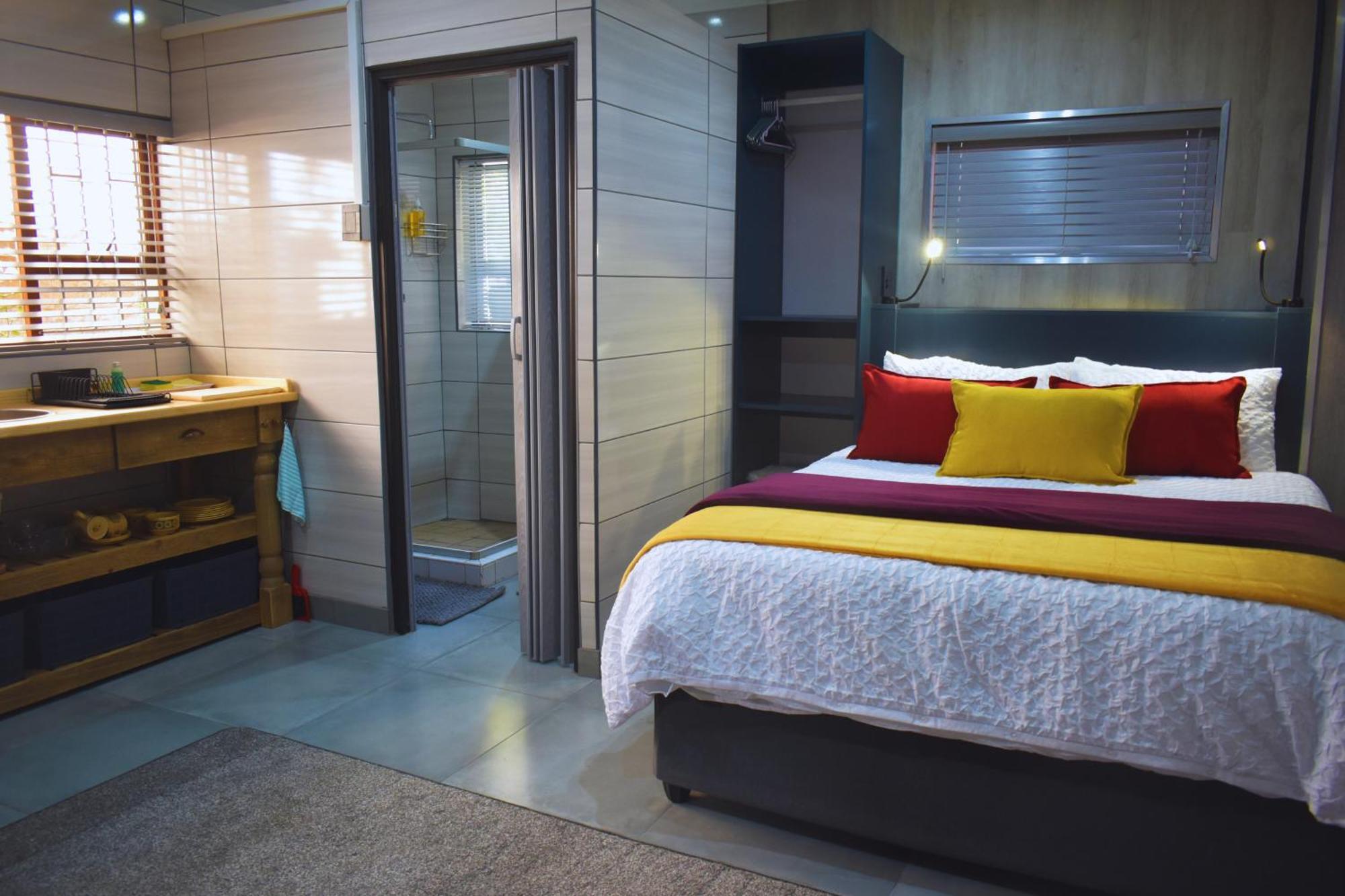Above The Harbour Solar-powered Homestay *